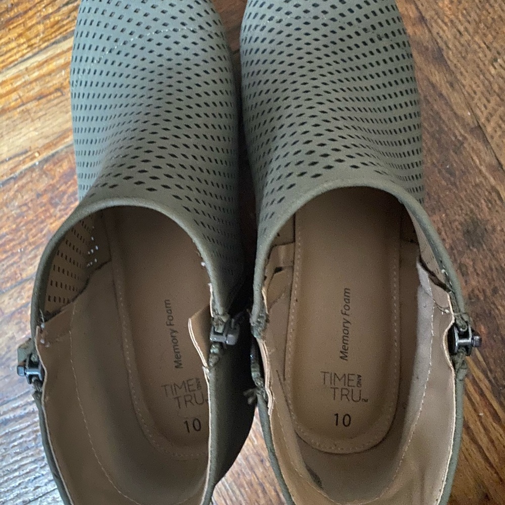 time and tru green boots